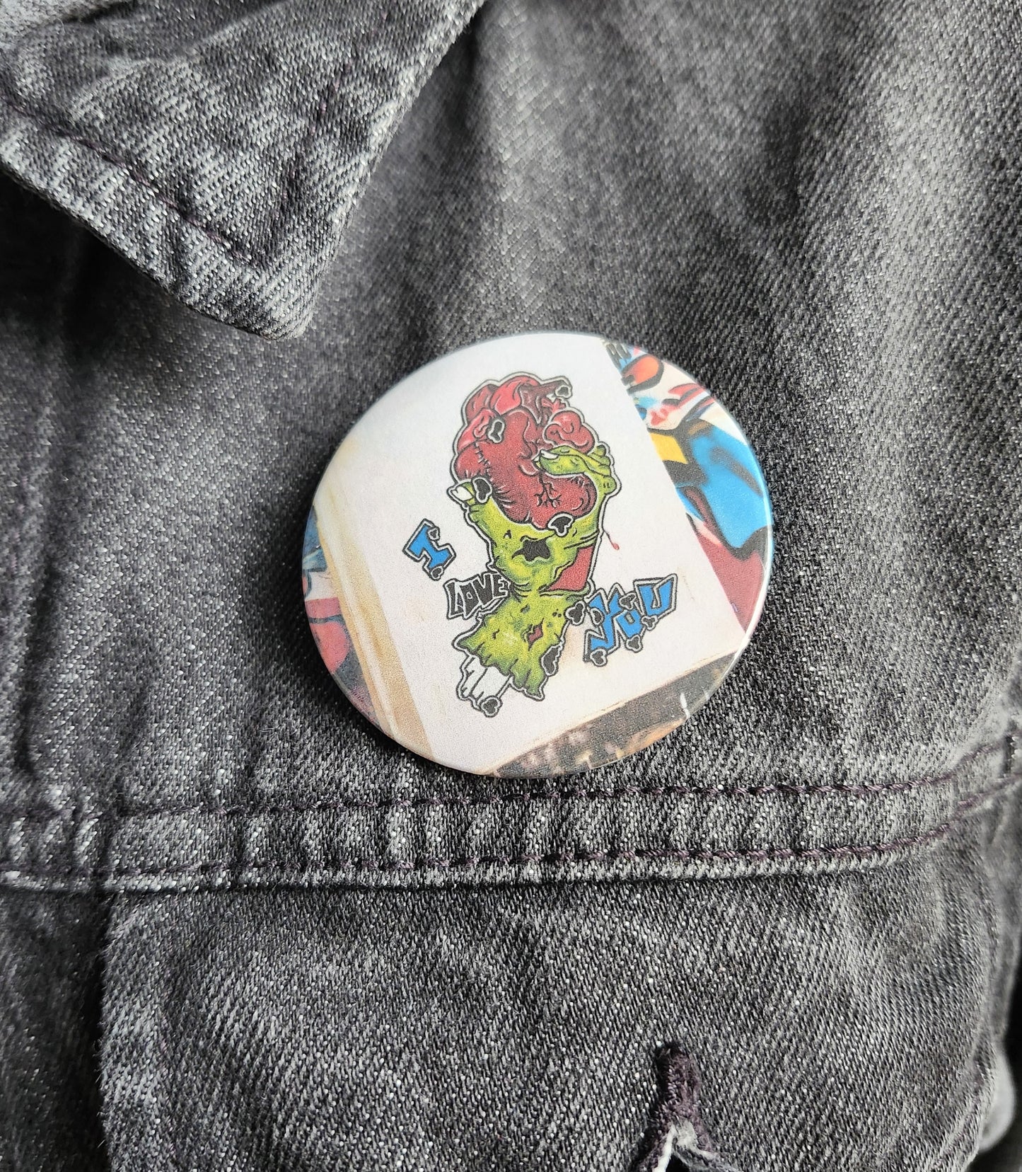 Macaron Main zombie cœur avec fond couleur