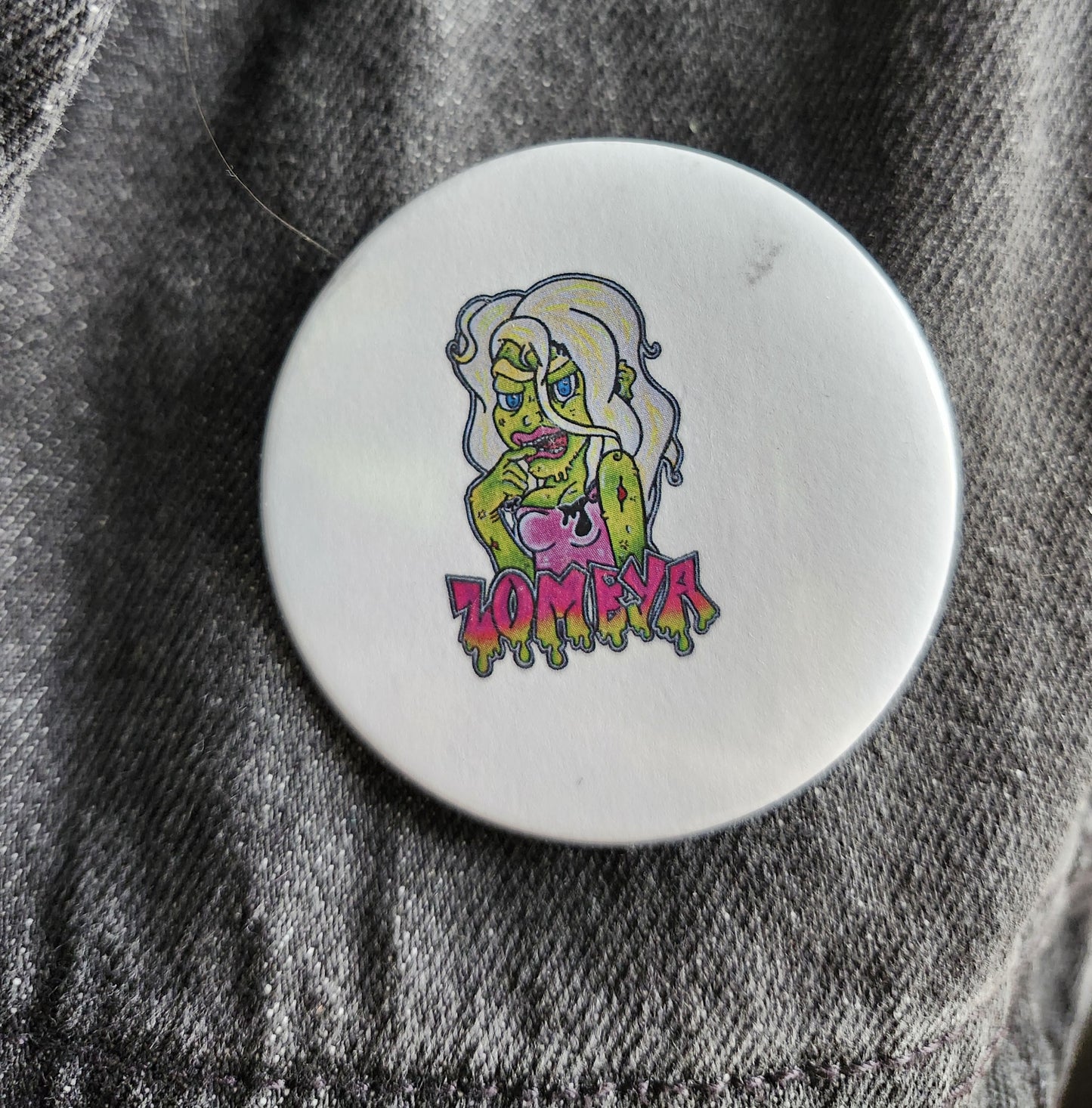 Macaron Girly zombie avec fond blanc
