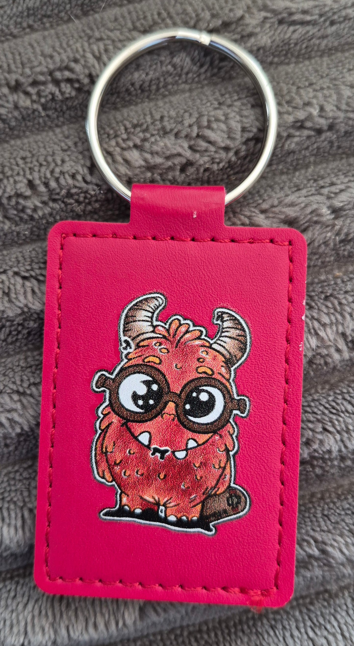 Porte clé en cuir Monstre rouge